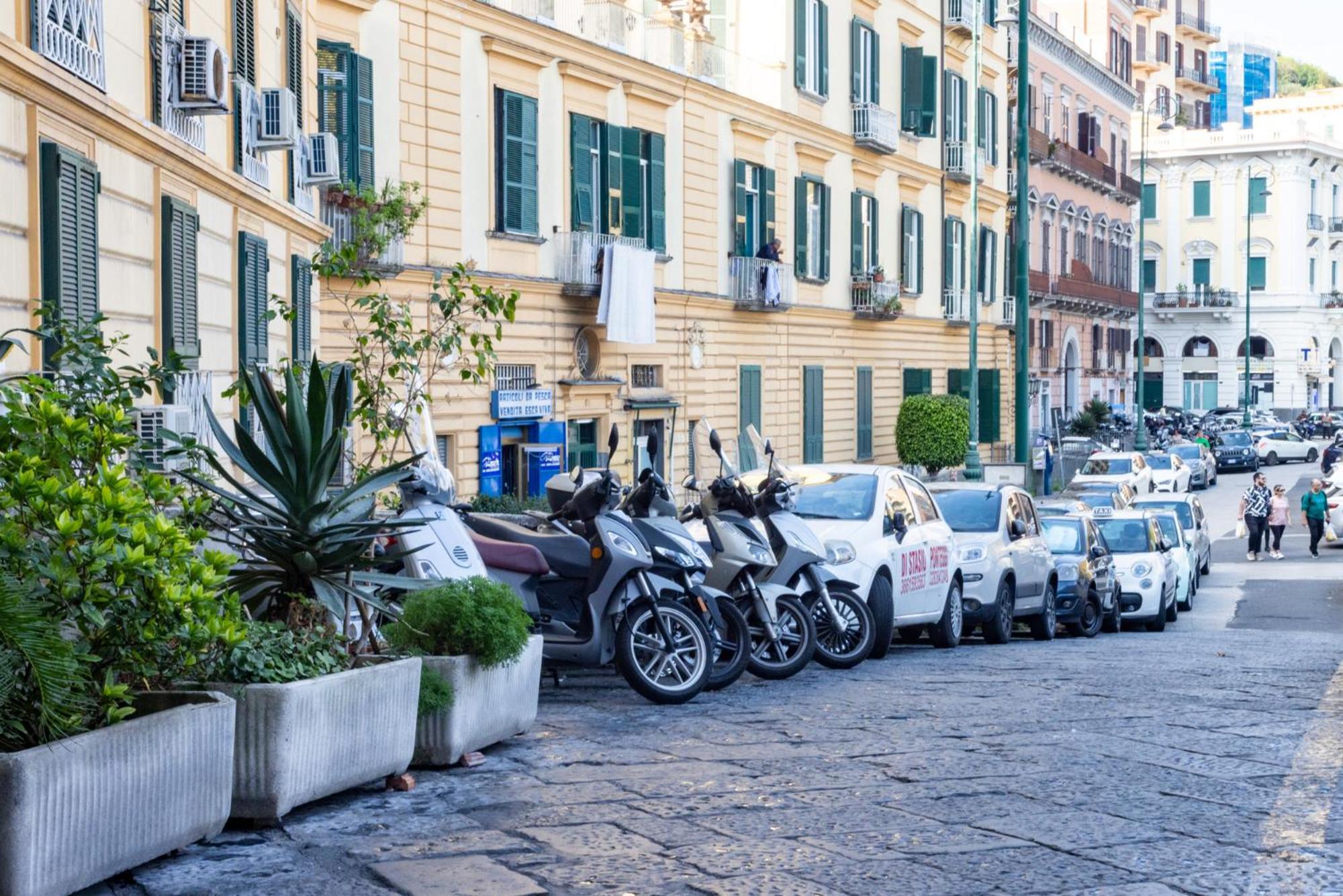 Molo Caracciolo Apartment Napoli Ngoại thất bức ảnh
